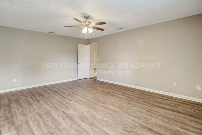 Building Photo - 10855 Mandarin Station Dr W