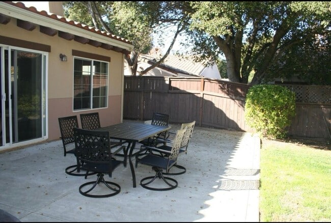 Building Photo - Beautiful 4 Bedroom 3 Bathroom House Atascadero