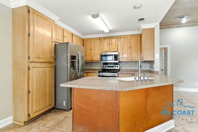 Building Photo - 11360 Creek Dr