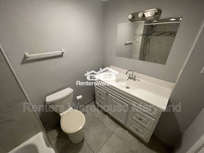 Building Photo - 519 S Port St