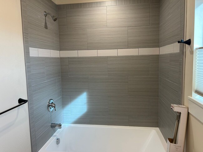 Building Photo - 2Br 2Full Baths and 2 walk in closets-privacy and space. Move in special $500 off first full mont...