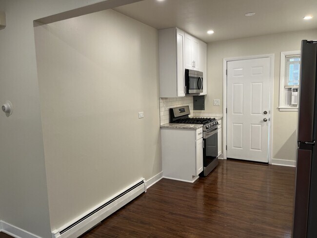 Building Photo - 209 W Maple Ave