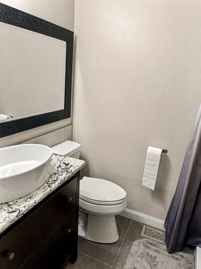 Building Photo - 7252 Foxridge Cir