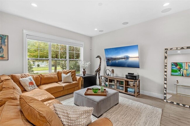 Building Photo - 1275 Michigan Ave