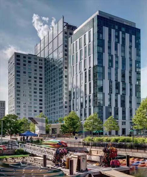 Building Photo - 250 Kendall St