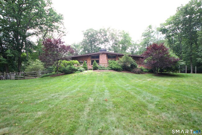 Building Photo - 950 Rock Rimmon Rd