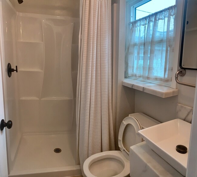 Building Photo - 1516 Oliver Ave