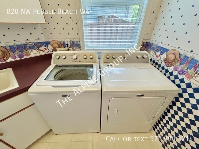 Building Photo - 820 NW Pebble Beach Way