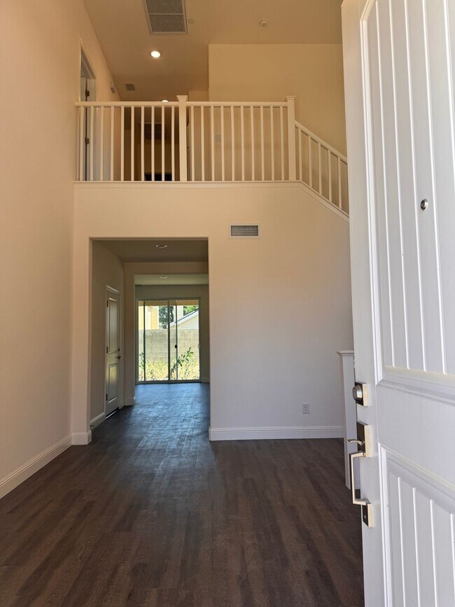 Building Photo - New 5 Bedroom, 3.5 Bath Available Now!