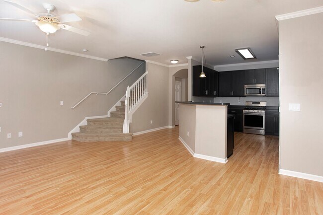 Building Photo - Gorgeous 2 Bedroom Townhome In Great West ...