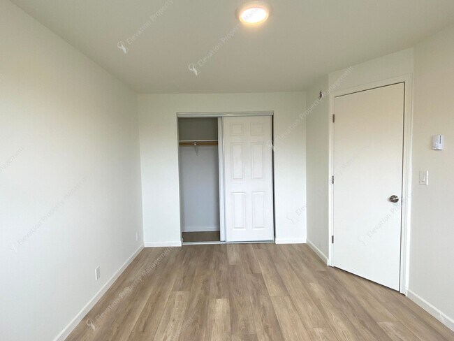 Building Photo - Bright Redmond Duplex — Steps from Umatilla Sports Complex, Garage & Fenced Yard