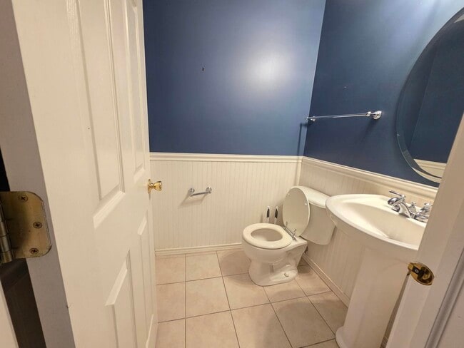 Building Photo - 3996 Blackstone Dr