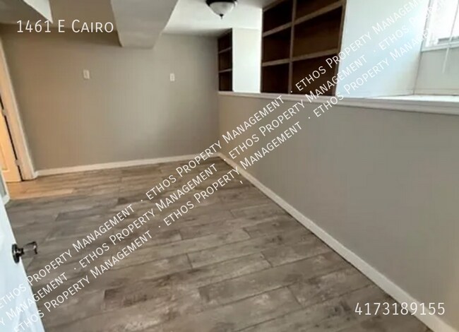 Building Photo - 1461 E Cairo-