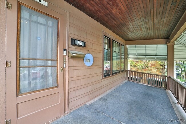 Building Photo - 1811 Weston Ave