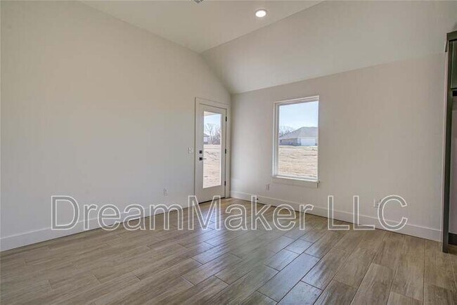 Building Photo - 126 Hope Ave