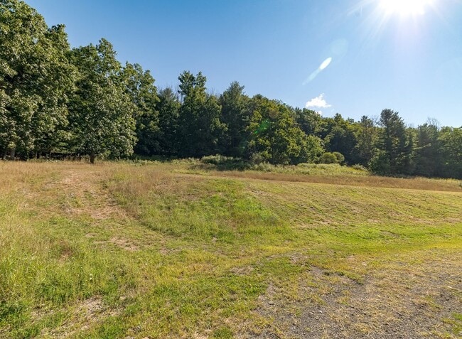 Building Photo - 20 Mutton Hill Rd