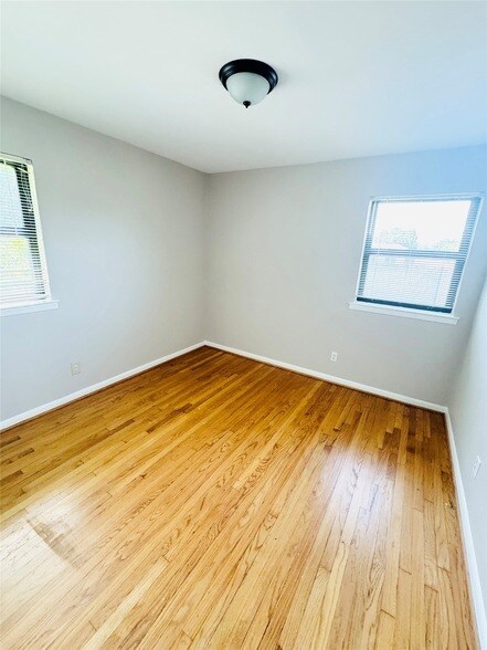 Building Photo - 816 Lakeside Dr