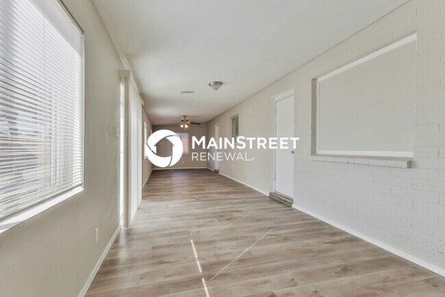Building Photo - 4 Bedroom Pet-Friendly Home in Mesa, AZ wi...