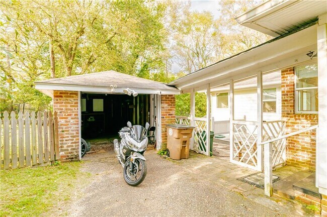 Building Photo - 324 Dalewood Dr