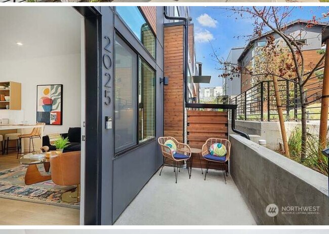 Building Photo - 2025 25th Ave S