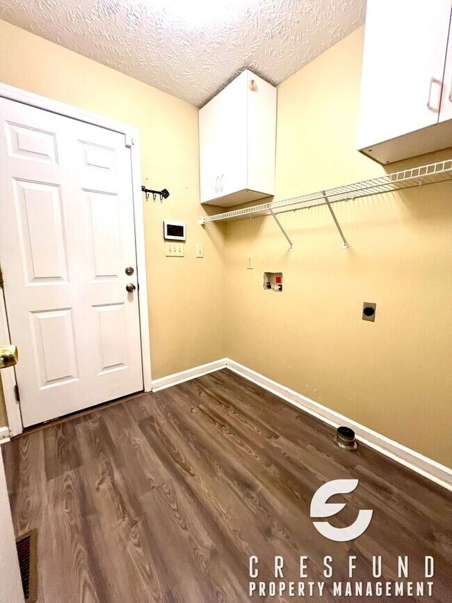 Building Photo - Waterview 3BR 2Bath Off Ramsey Street
