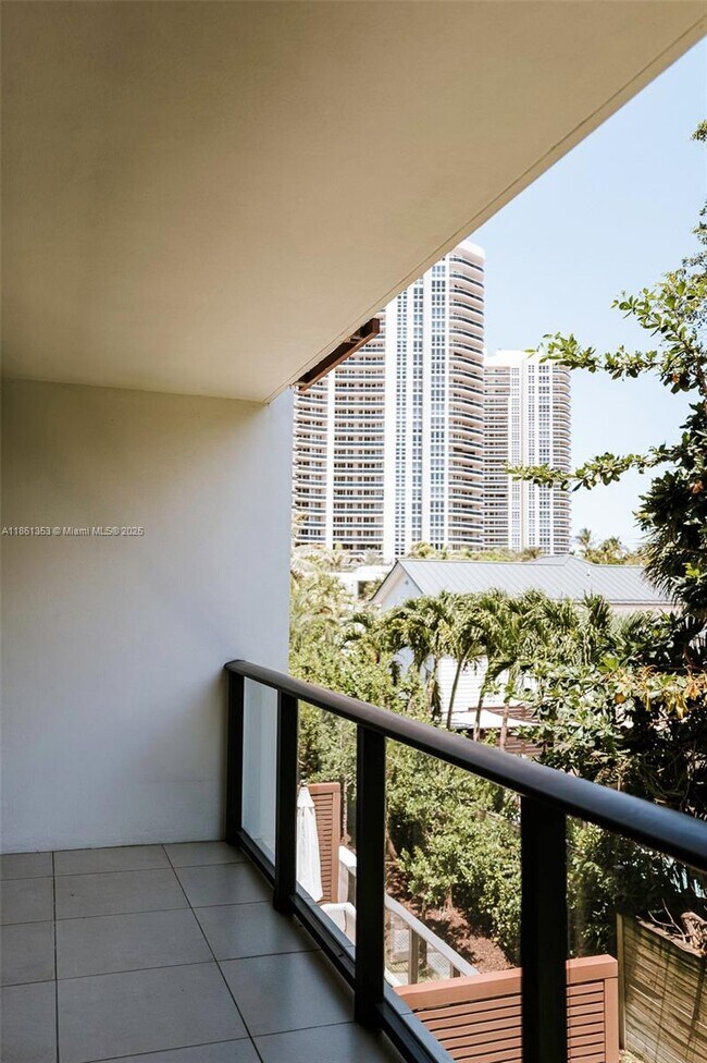 Building Photo - 3040 N Ocean Blvd