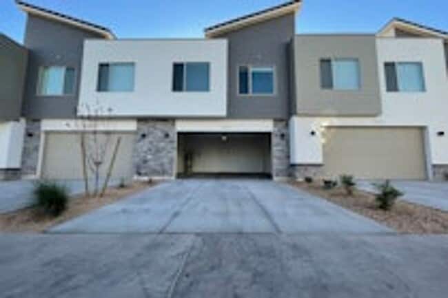 Building Photo - Stunning 3-Bedroom Home in St. George – $2,650/month (Beautiful Views!)