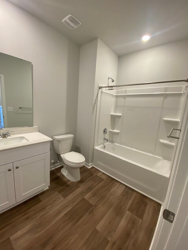 Building Photo - 3336 Mid Summer Ln