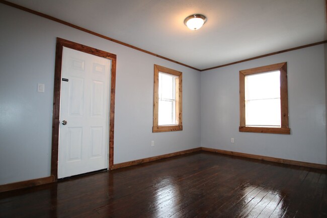 Building Photo - Charming 2 Bedroom 2 Bath House w/ Bonus R...