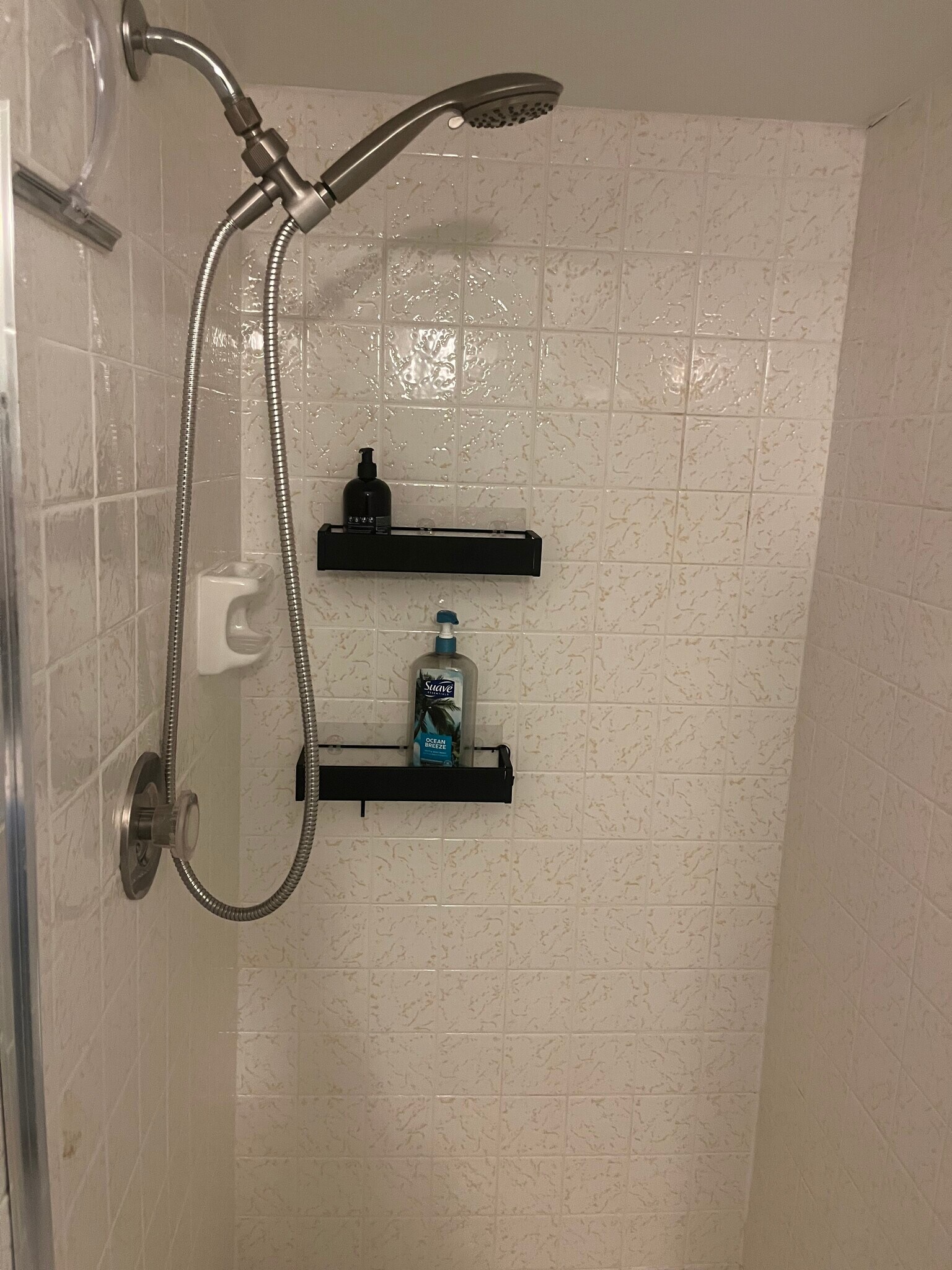 Bedroom 1 Ensuite Bathroom - 935 Kirts Blvd