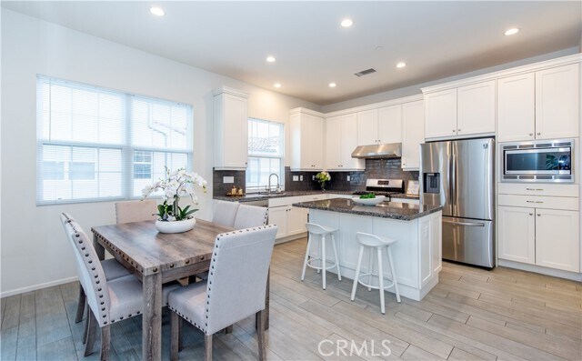 Building Photo - 53 Strawberry Grove