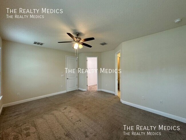 Building Photo - 405 Last Tree Dr
