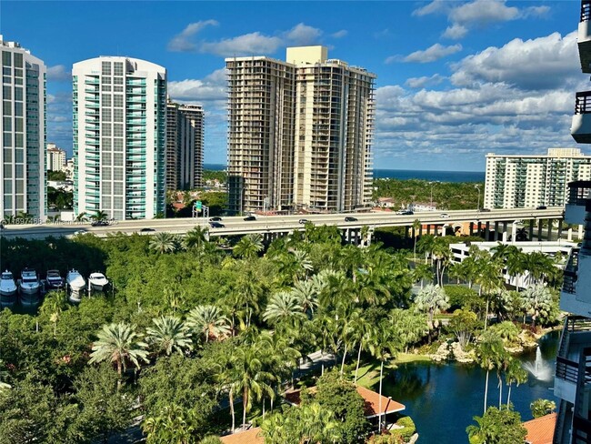 Building Photo - 3600 Mystic Pointe Dr