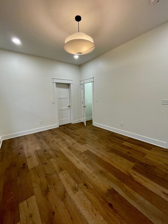 Building Photo - 323 50th Ave N