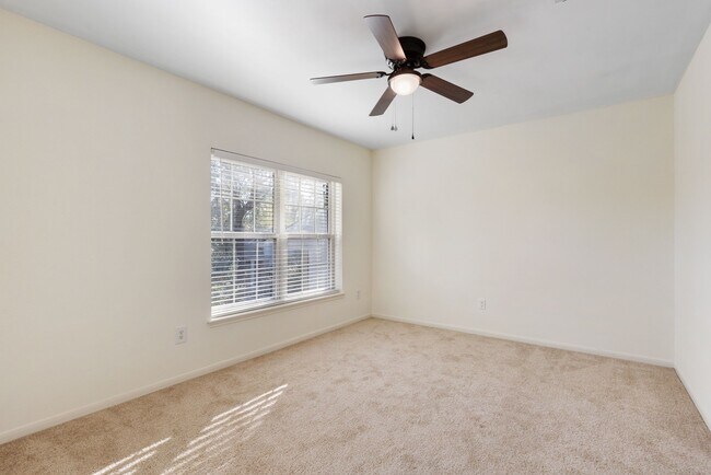 Building Photo - 59 Fire Flicker Pl