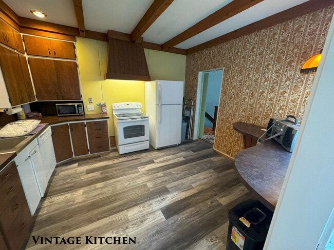 Building Photo - STATUS: -APPROVED- |R275| $2495