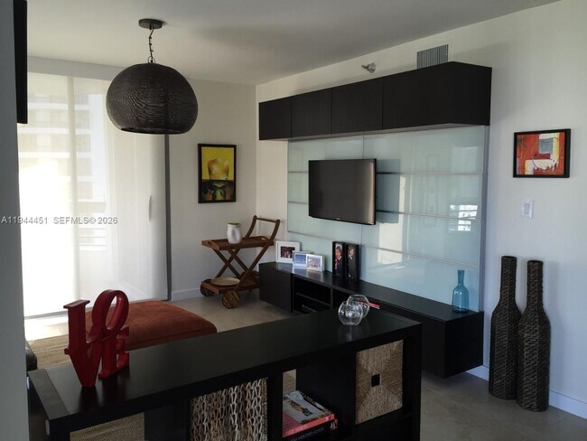 Building Photo - 19101 NE 36th Pl