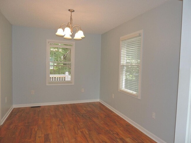 Building Photo - 19 Ashwood Dr