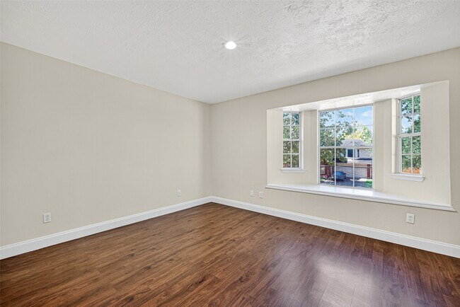 Building Photo - 2219 Mountshire Dr