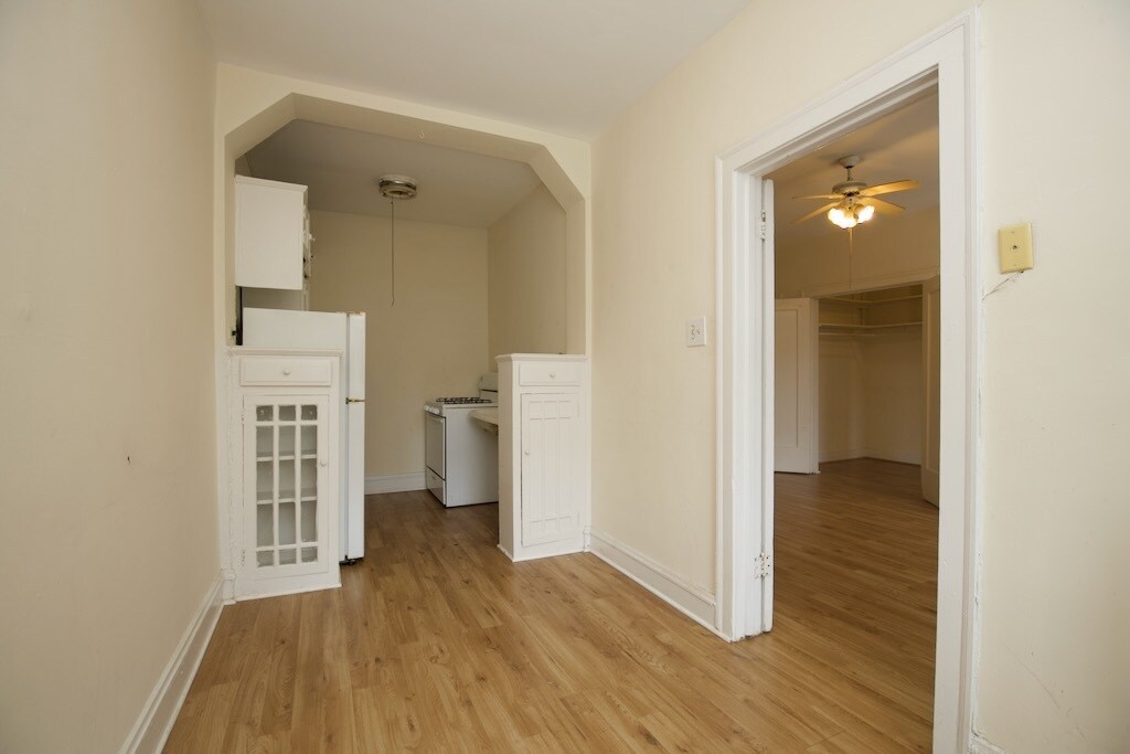 Building Photo - 4854 N Damen Ave