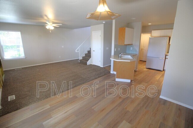 Building Photo - 5801 N Cobbler Ln