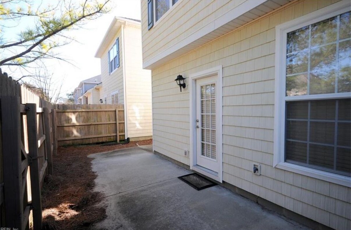 Building Photo - 5320 Hayton Way