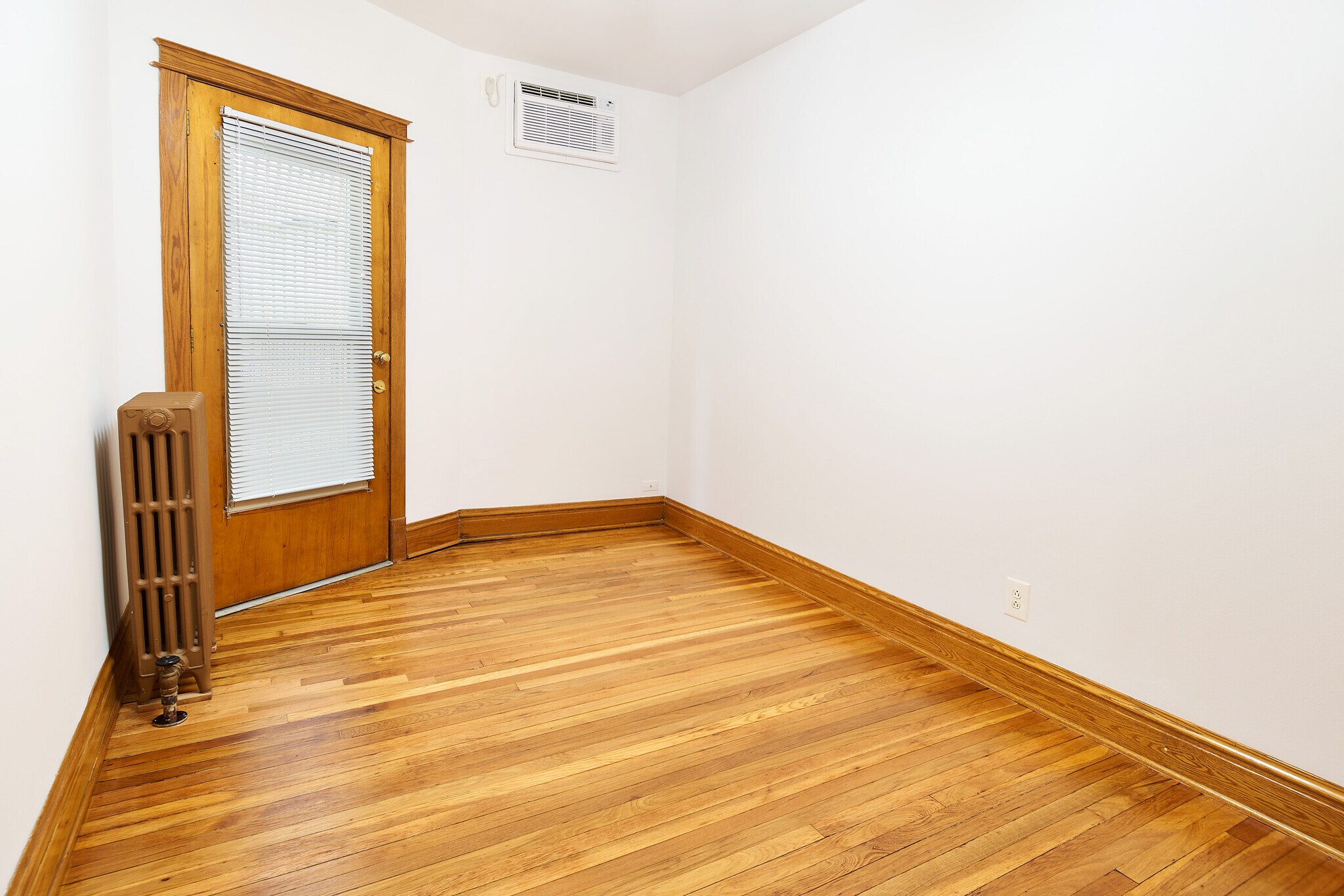 Building Photo - 5615 N Winthrop Ave