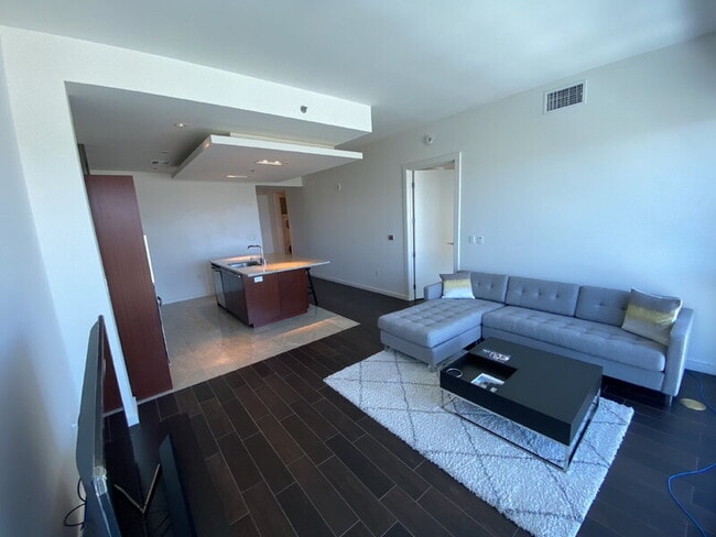 Building Photo - 4471 Dean Martin Dr