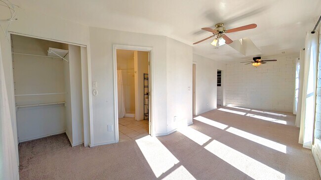 Building Photo - 1514 N Elaine Way