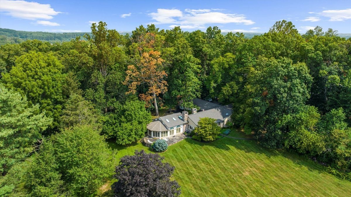 Building Photo - 451 Merlin Rd