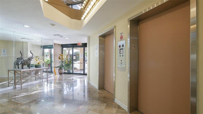 Building Photo - 7200 Radice Ct