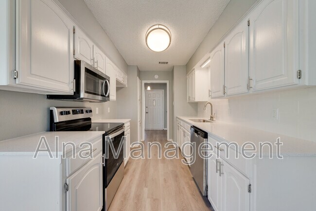 Building Photo - 6541 Ridglea Dr