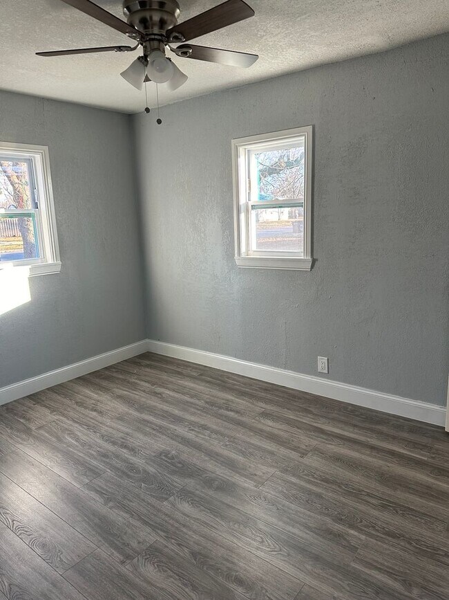 Building Photo - COMING SOON! Quaint & Cozy 2BR/1BA House in Baxter Springs