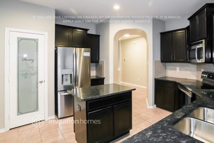 Building Photo - 805 Santa Rosa Dr